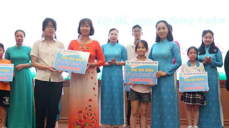 Hội LHPN quận Tây Hồ thực hiện hiệu quả chương trình “mẹ đỡ đầu” – kết nối yêu thương“