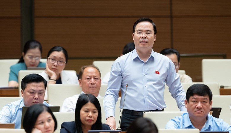 Thị trường bất động sản luôn rình rập tình trạng “sốt nóng” hay “đóng băng“