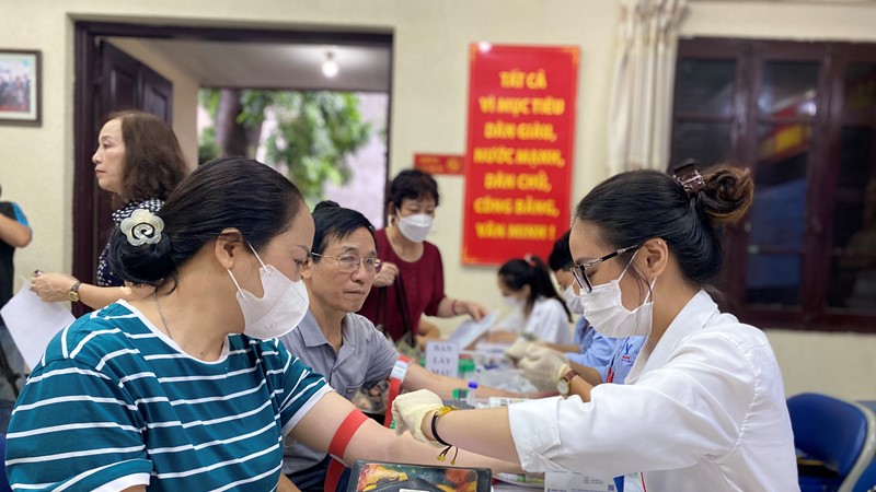 Khám, tư vấn sức khỏe miễn phí cho gần 100 hội viên nhà báo thành phố Hà Nội