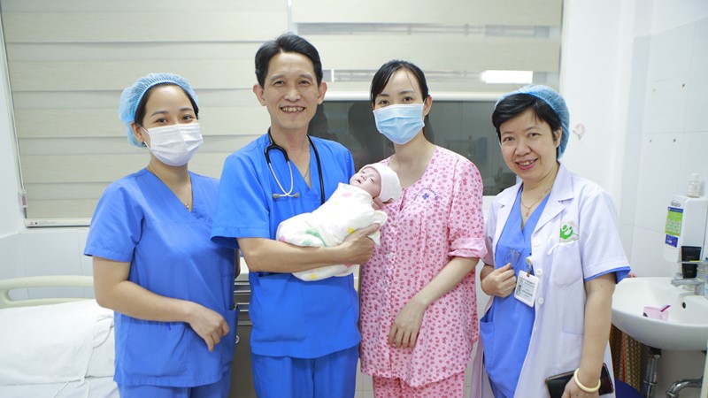 Kỳ tích nuôi dưỡng thành công bé sinh non 400gr