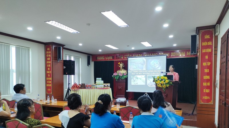 Phụ nữ Hoàng Mai hưởng ứng “người Việt Nam ưu tiên dùng hàng Việt Nam“