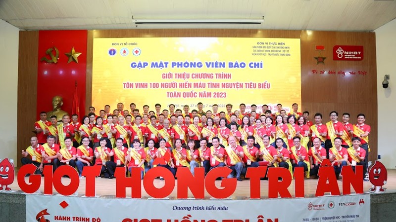 Tôn vinh 100 người hiến máu tiêu biểu toàn quốc năm 2023