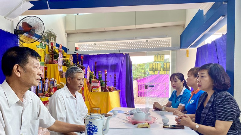 Hội LHPN Hà Nội: Thăm hỏi nạn nhân vụ cháy ở An Khánh, Hoài Đức