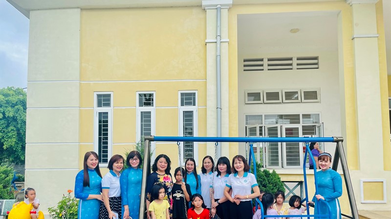 Trao tặng công trình xây dựng điểm sinh hoạt cộng đồng xã Phú Yên, huyện Phú Xuyên