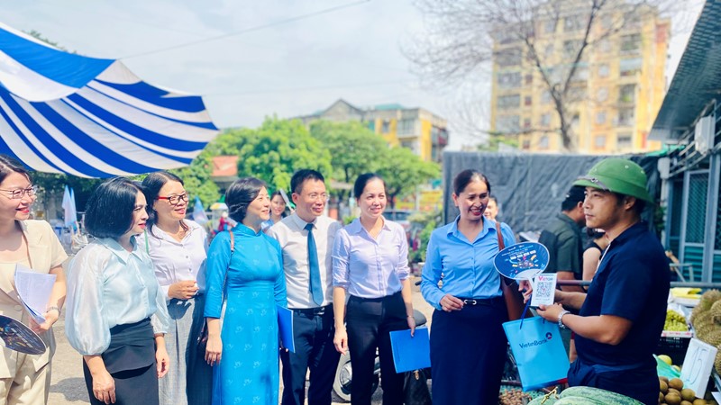 Phụ nữ Hoàng Mai đẩy mạnh bảo vệ môi trường, an toàn vệ sinh tại các chợ