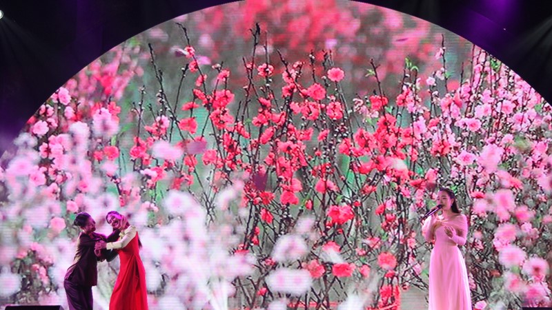 Mãn nhãn với chương trình nghệ thuật “Lung linh sắc hoa”
