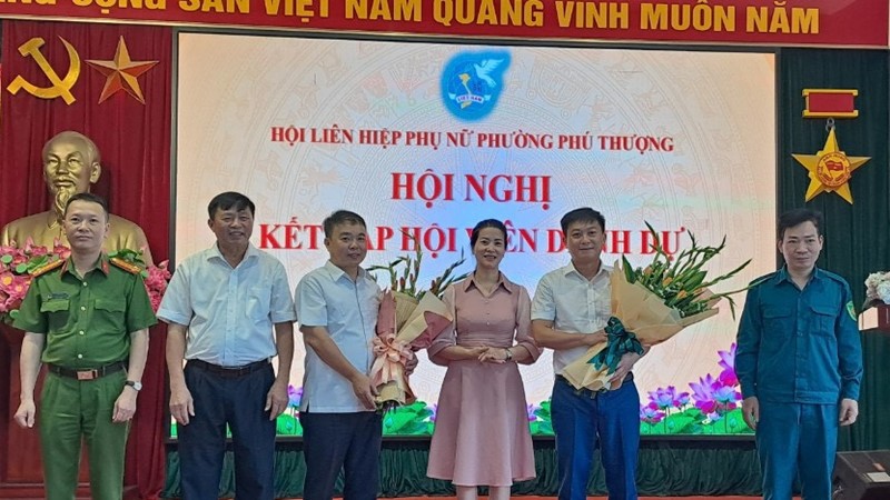 Hội LHPN phường Phú Thượng tổ chức kết nạp hội viên danh dự