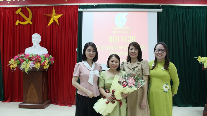 Ra mắt Chi hội phụ nữ mầm non tư thục Chích Bông, phường Giáp Bát