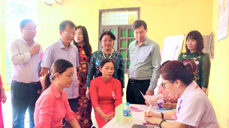Truyền thông tư vấn tầm soát, phát hiện sớm ung thư vú, ung thư cổ tử cung tại huyện Ứng Hòa