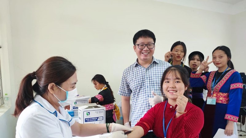 Xét nghiệm sàng lọc tan máu bẩm sinh cho 1.300 học sinh dân tộc của Hà Giang