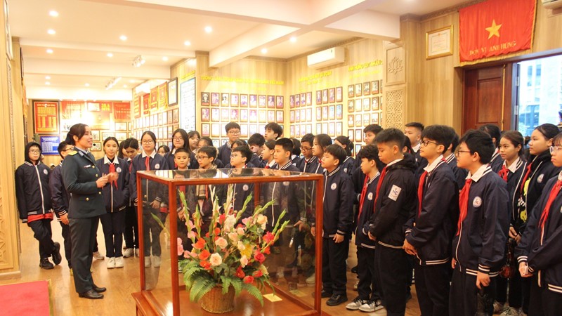  Phối hợp tổ chức giáo dục lịch sử, truyền thống cho học sinh