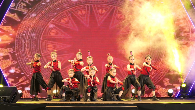 Tây Hồ Step Up 2023: “Đốt cháy” sân khấu phố đi bộ Trịnh Công Sơn bằng những bước nhảy hiện đại