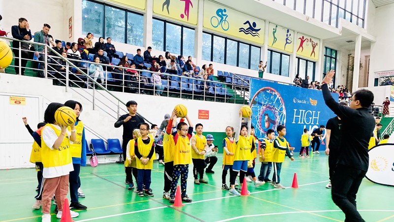 Ngày hội bóng rổ High Hoop - Cùng Sun Life bật cao sức trẻ