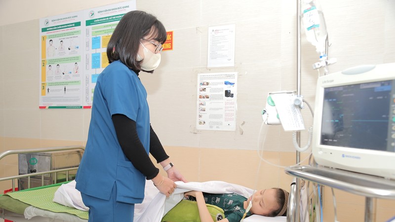 Tiền sử đái tháo đường, bé gái 12 tuổi hôn mê do không tuân thủ điều trị