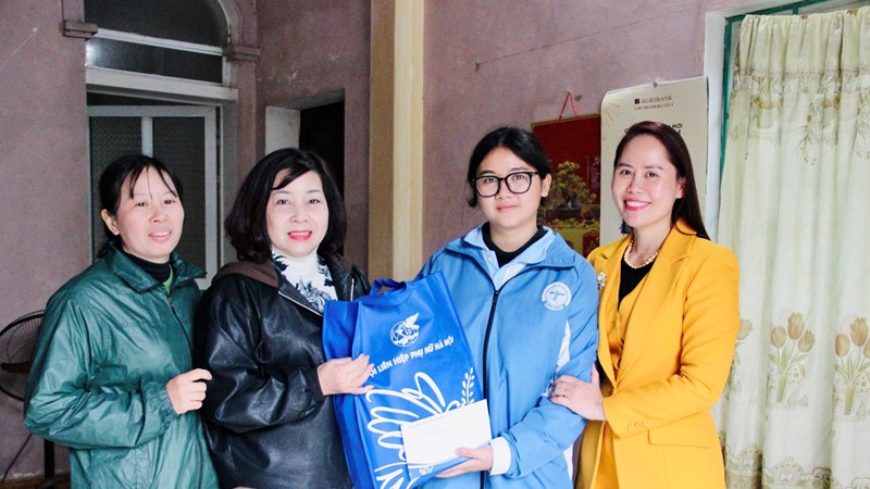 Ngày xuân “nhân” yêu thương cùng “mẹ đỡ đầu“