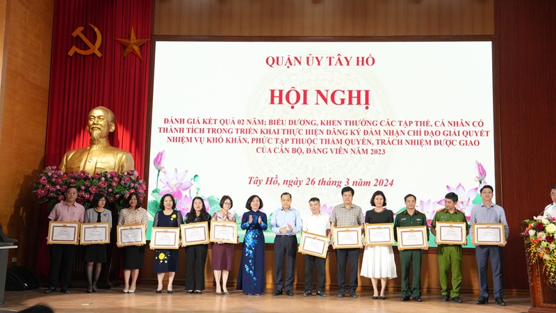 Tây Hồ thực hiện hiệu quả mô hình cán bộ, đảng viên đảm nhận việc khó