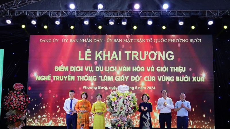 Khai trương điểm du lịch văn hóa và giới thiệu nghề truyền thống “làm giấy Dó” độc đáo tại quận Tây Hồ