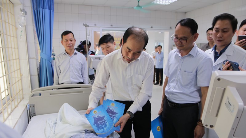 Sở Y tế Hà Nội: Thăm hỏi, động viên các nạn nhân vụ cháy nhà trọ tại phố Trung Kính