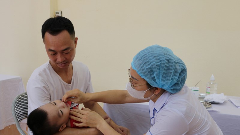 Hà Nội: Đồng loạt cho trẻ từ 6 đến 35 tháng tuổi uống bổ sung vitamin A