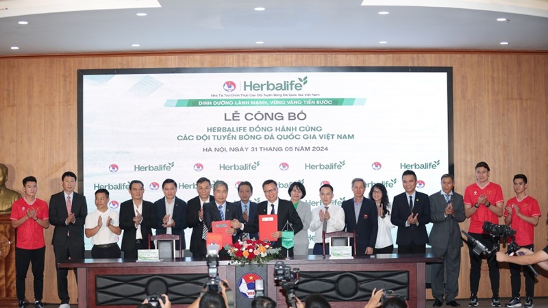 Herbalife Việt Nam tiếp tục đồng hành cùng các đội tuyển bóng đá quốc gia