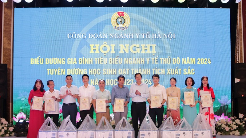 Công đoàn ngành Y tế biểu dương 164 Gia đình tiêu biểu