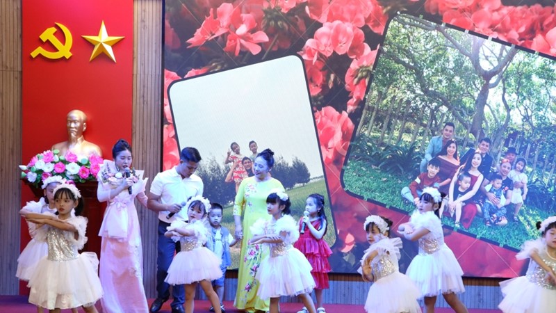 Hội LHPN huyện Chương Mỹ: Vun đắp hạnh phúc qua hội thi “Tiếng hát gia đình“