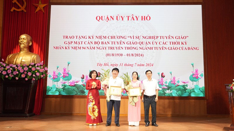 Quận uỷ Tây Hồ: Không ngừng đổi mới, nâng cao chất lượng, hiệu quả công tác tư tưởng của Đảng bộ