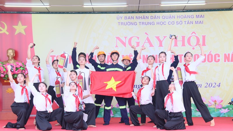 Sôi nổi “Ngày hội toàn dân bảo vệ an ninh Tổ quốc” tại Trường THCS Tân Mai