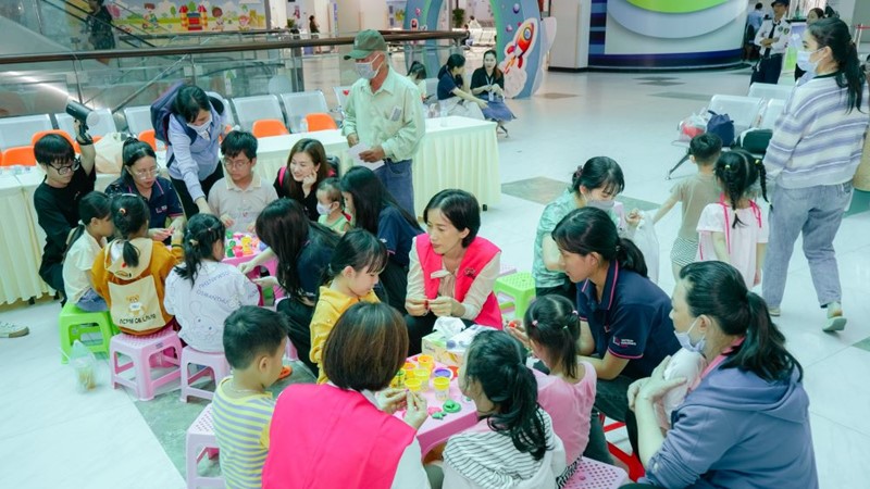 Dành tặng hơn 200 triệu đồng cho bệnh nhi nhân “Ngày làm vì những điều tốt đẹp”