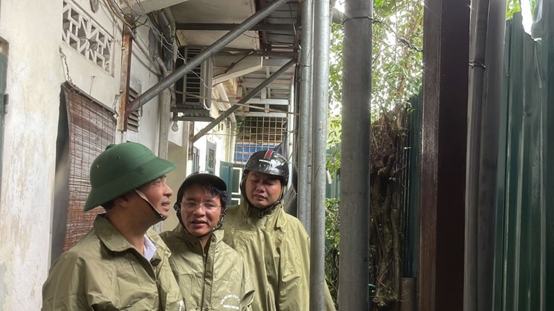 Quận Tây Hồ: Tiếp tục triển khai biện pháp khắc phục hậu quả sau bão cho nhân dân