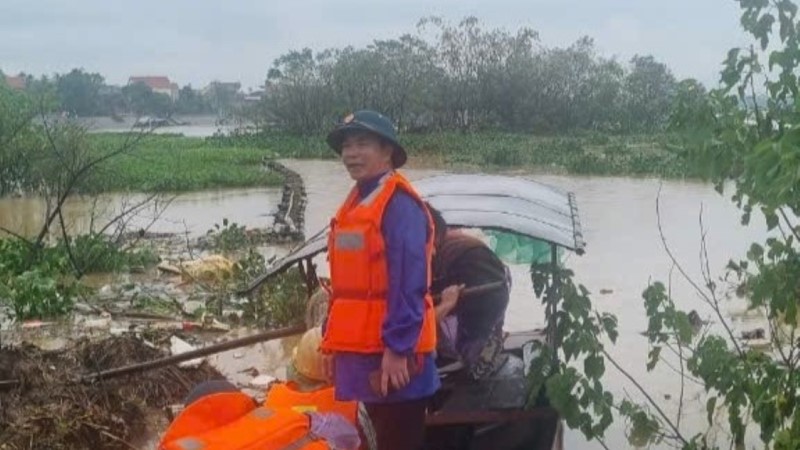 Huyện Mê Linh: Di dời người và tài sản vùng bãi sông tới nơi an toàn