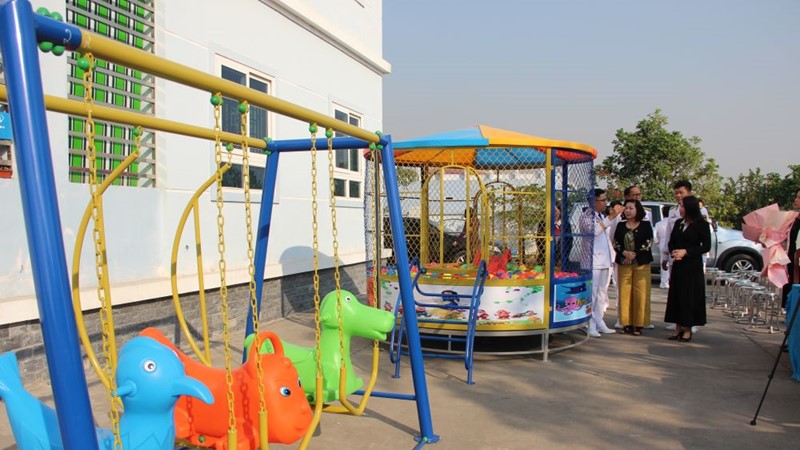  Trao tặng sân chơi trẻ em trị giá 100 triệu đồng tại nhà ở công vụ Lữ đoàn đặc công 126