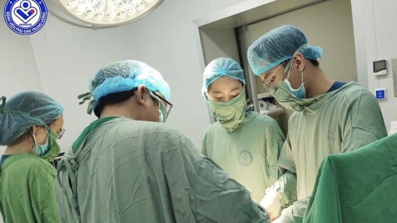Bệnh viện Phụ sản Trung ương: Giành lại sự sống cho sản phụ Nigeria vỡ tử cung nguy kịch