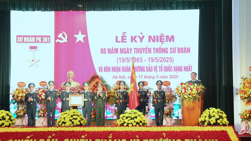 Sư đoàn Phòng không 361 đón nhận Huân chương Bảo vệ Tổ quốc Hạng Nhất