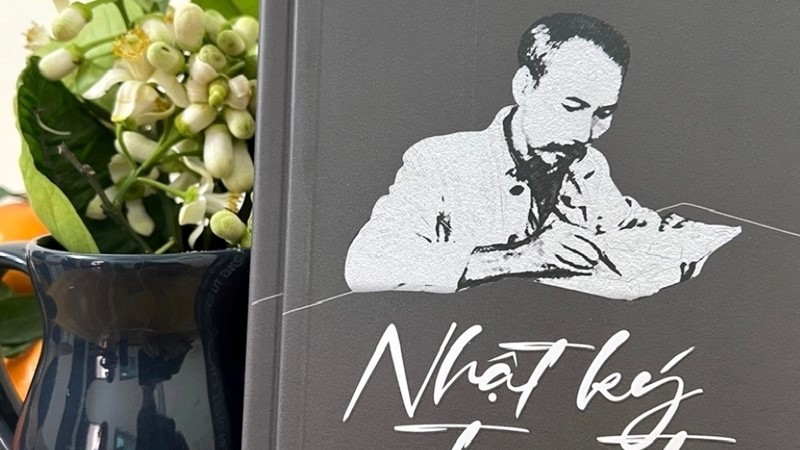 Hành trình 5 năm “giải mã” những bản dịch “Nhật ký trong tù” chưa từng công bố