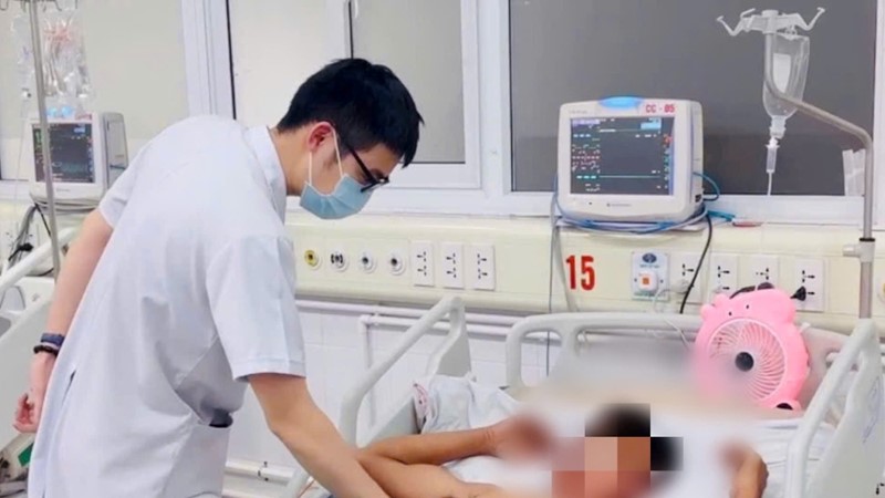 Làm việc giữa trời nắng 42 độ, nam thợ xây nguy kịch vì sốc nhiệt