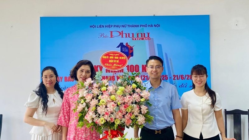 Quận Tây Hồ: Thăm, chúc mừng báo chí nhân 100 năm ngày Báo chí Cách mạng Việt Nam