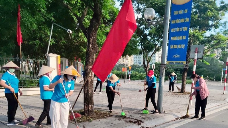 Phường Hoàng Mai ra quân vệ sinh môi trường cuối tuần