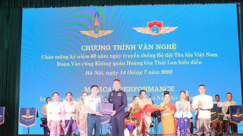 Giao lưu văn nghệ đặc biệt giữa Đoàn Văn công Không quân Thái Lan và Sư đoàn Phòng không 361