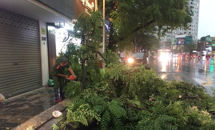 Phường Tây Hồ khuyến cáo người dân chủ động phòng chống mưa bão số 3