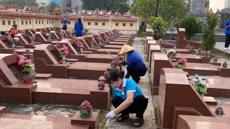 Phường Hoàng Mai ra quân “Ngày cuối tuần xanh”, tri ân Anh hùng liệt sĩ
