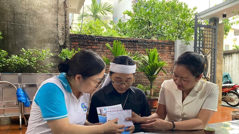 Hội LHPN TP Hà Nội thăm hỏi, động viên gia đình nạn nhân vụ lật tàu du lịch ở Quảng Ninh
