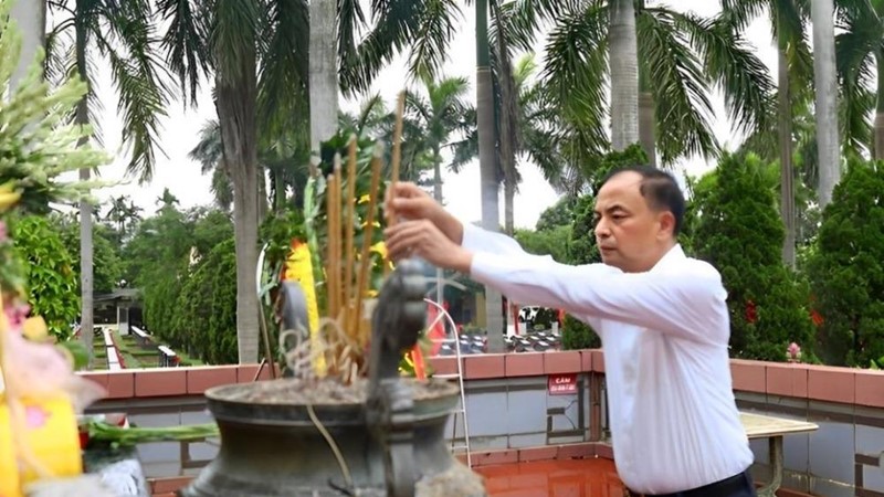 Phường Tây Hồ: Khắc ghi công ơn, tiếp nối truyền thống “Uống nước nhớ nguồn“