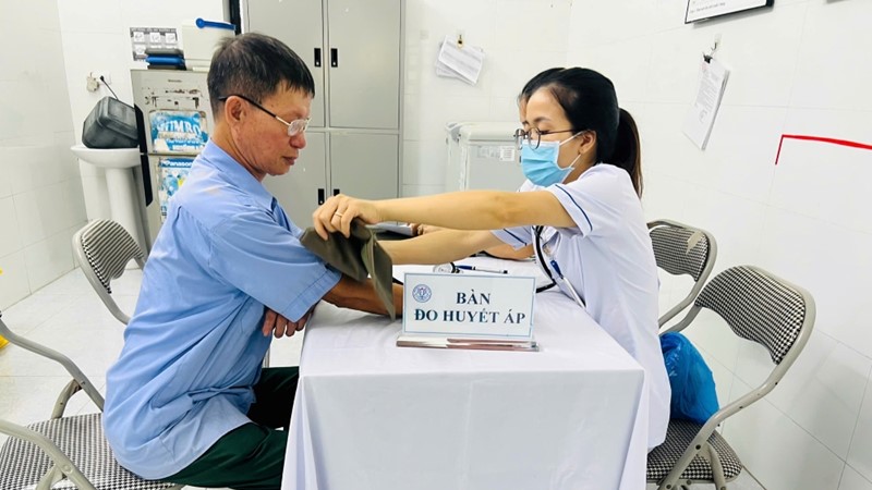 Xã Quang Minh: Khám bệnh, cấp phát thuốc miễn phí cho 400 người có công