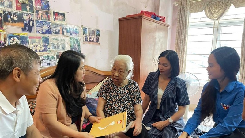 Phụ nữ Phú Thượng tri ân người có công, lan tỏa tinh thần “uống nước nhớ nguồn“