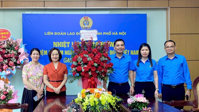 Hội LHPN TP Hà Nội chúc mừng ngày thành lập Liên đoàn Lao động Việt Nam