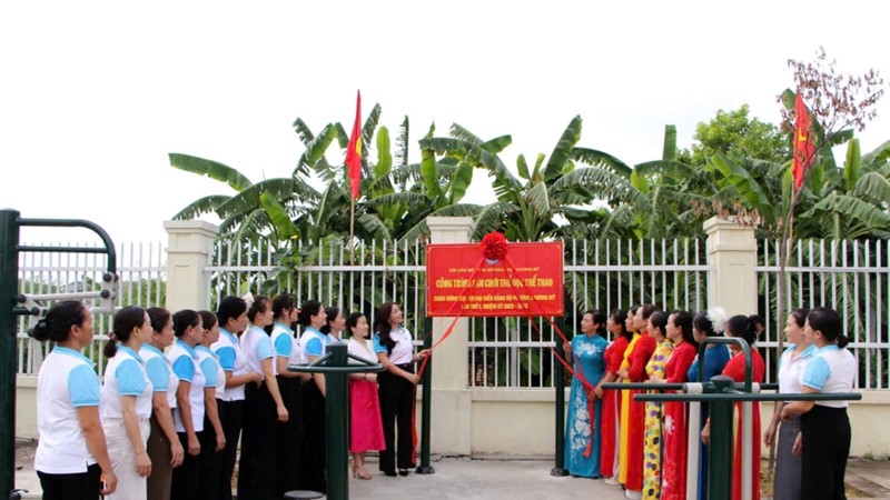  Bàn giao “Sân chơi thể dục, thể thao ngoài trời” chào mừng Đại hội Đảng bộ phường Chương Mỹ