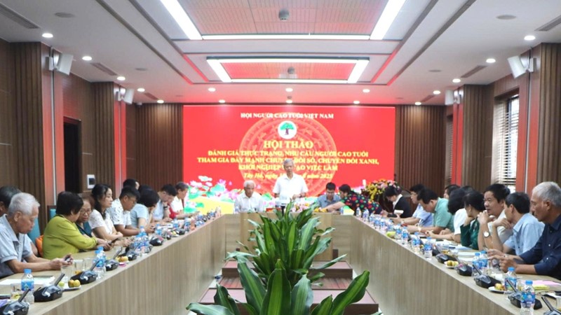 Người cao tuổi không đứng ngoài cuộc cách mạng số và xanh