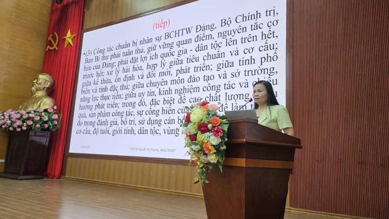 Phường Tây Hồ bồi dưỡng chính trị, nâng cao năng lực cho đội ngũ nhà giáo