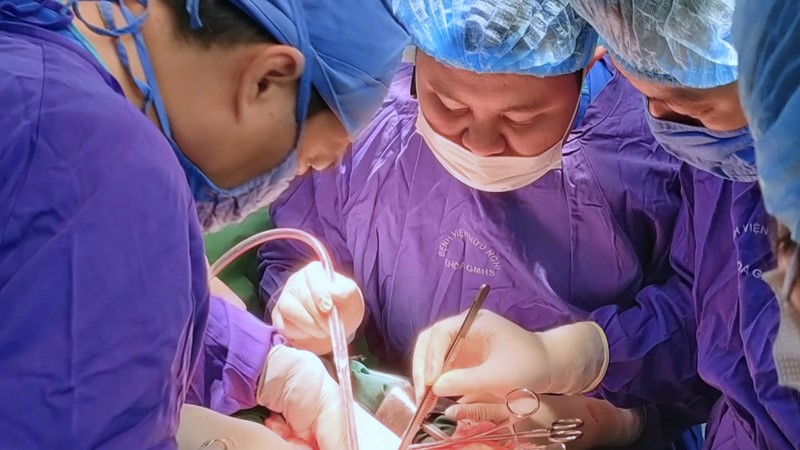 BV Hữu Nghị cứu sống người bệnh phình động mạch chủ và ung thư cùng lúc